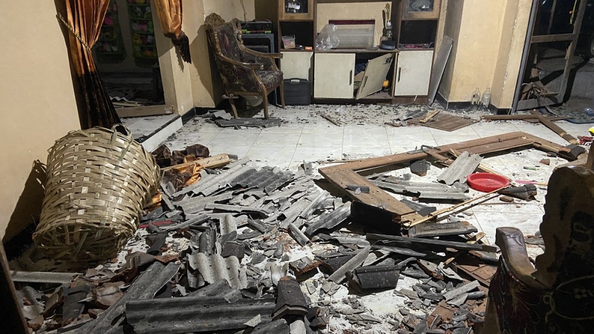 Kondisi rumah warga terdampak ledakan petasan di Blitar. (Foto-foto : Yanuar Dedy/jatimnow.com)