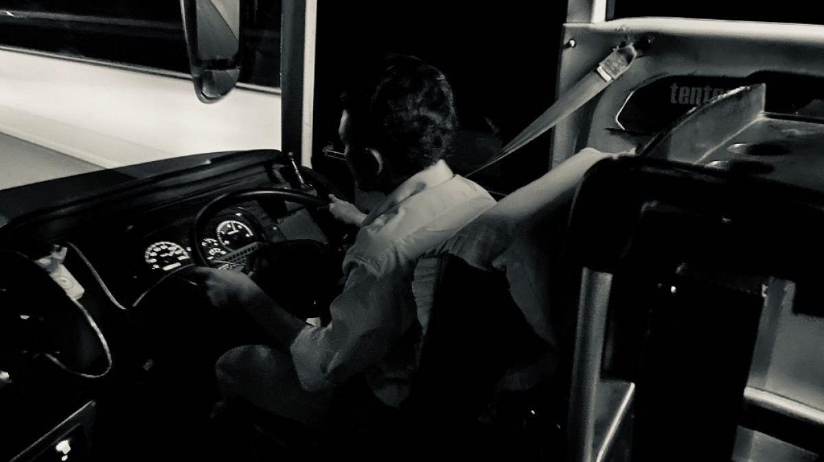 Sopir bus malam. (Foto : Yanuar Dedy/jatimnow.com)