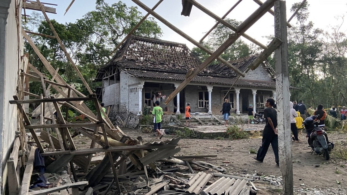 Kondisi kerusakan rumah terdampak ledakan petasan di Blitar. (Foto : Yanuar Dedy/jatimnow.com)