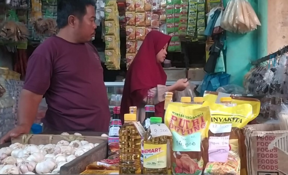 Minyakita yang dijual di pasar tradisional Jombang. (Foto: Elok Aprianto/jatimnow.com)