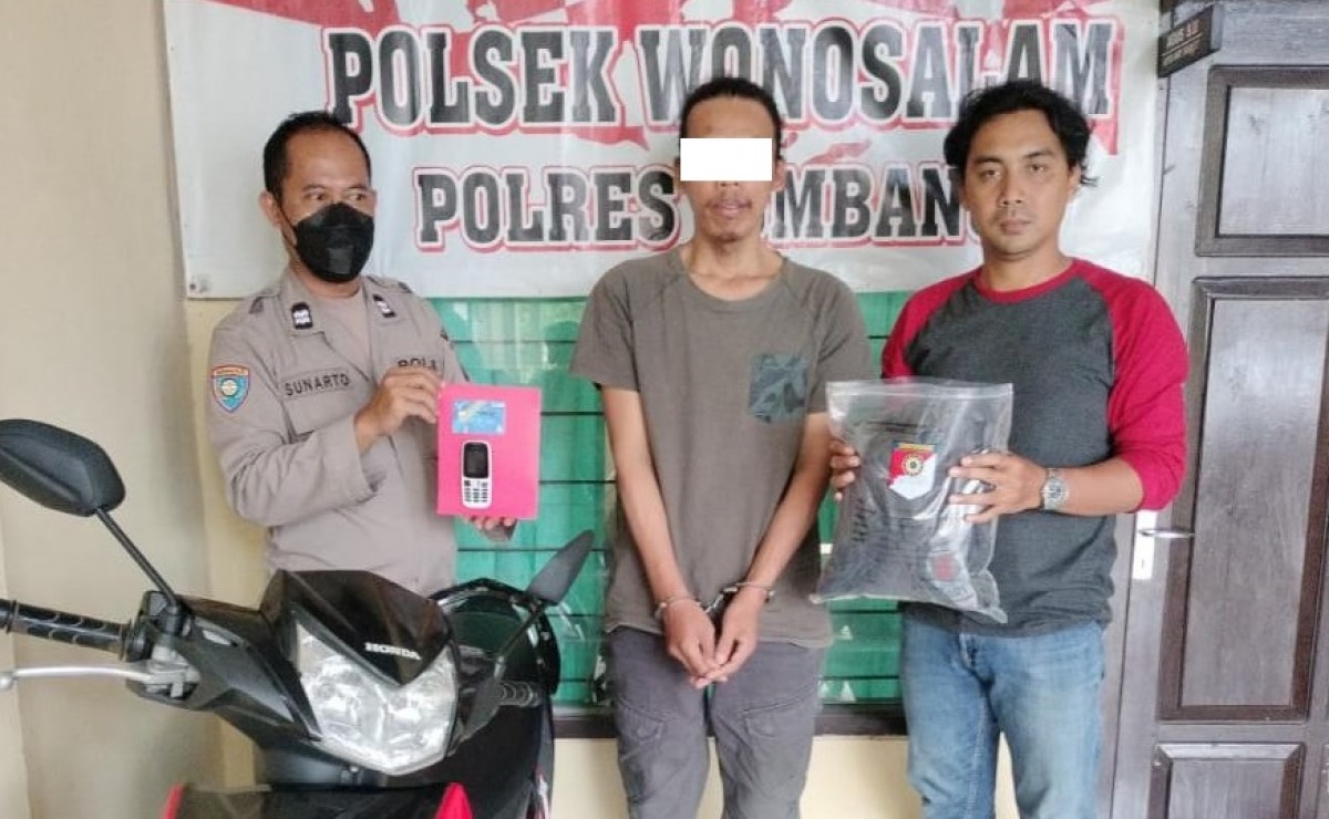 Tersangka pelaku penipuan saat diamankan polisi. (Foto: Polsek Wonosalam)