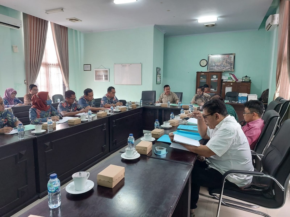 Rapat dengar pendapat antara Komisi C DPRD Jombang dengan sejumlah OPD. (Foto: Elok Aprianto/jatimnow.com)