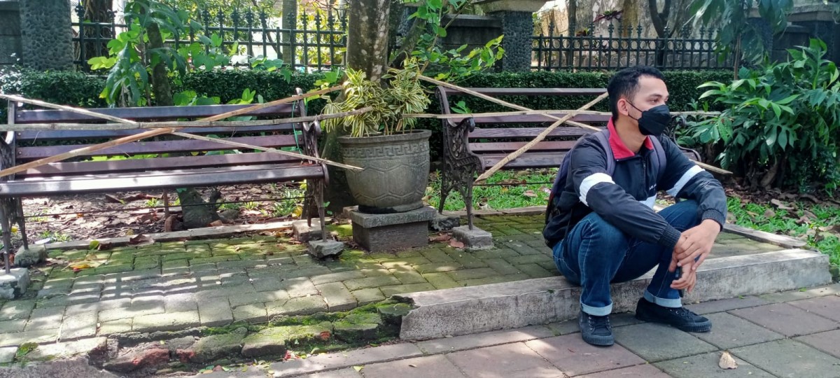 Kursi di Jalan Ijen Kota Malang yang dipagari oleh DLH Kota Malang. (Foto: Galih Rakasiwi/jatimnow.com)