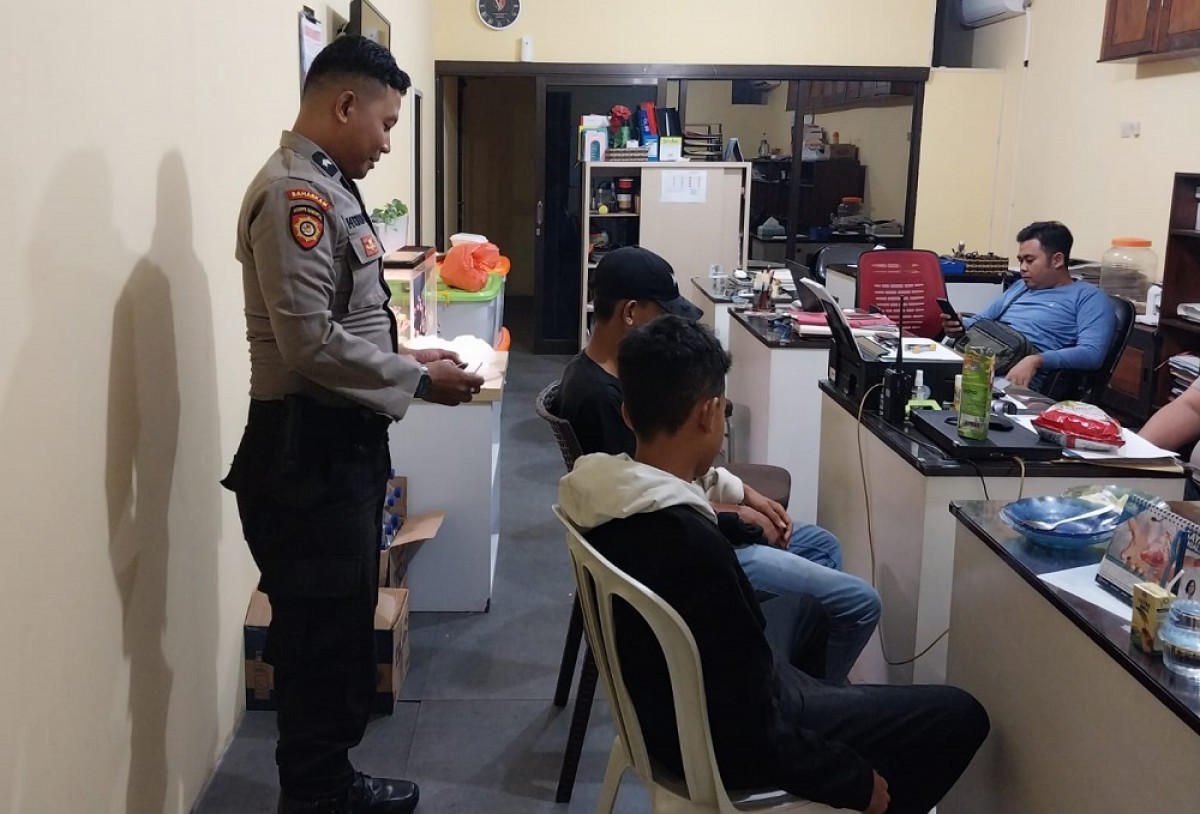 2 Pelajar Tertangkap Tangan Curi Besi Penutup Drainase di Kota Mojokerto