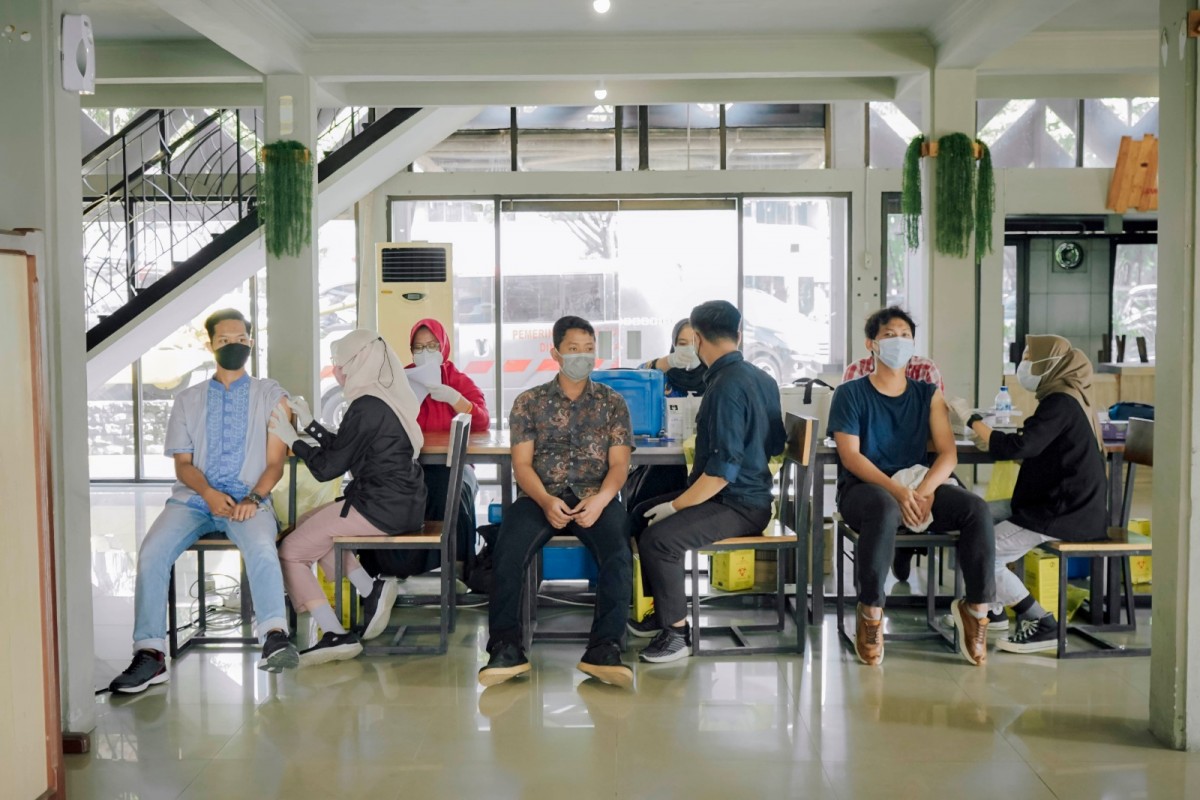 Ratusan Orang Ikuti Vaksin Booster Kedua di SIER