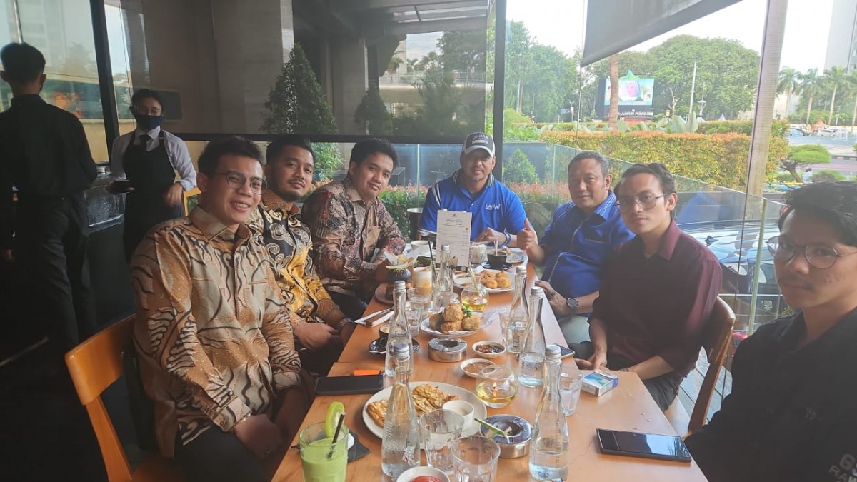 Momen kebersamaan elit Demokrat bersama anak Khofifah (Foto: Dok. Mugianto for jatimnow.com)