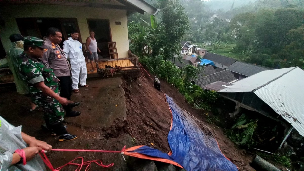 Longsor di wilayah Prigen, Pasuruan (Foto: Polsek Prigen)