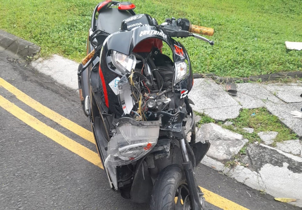 Kondisi kendaraan yang terlibat kecelakaan di Surabaya (Foto: BPBD Surabaya)