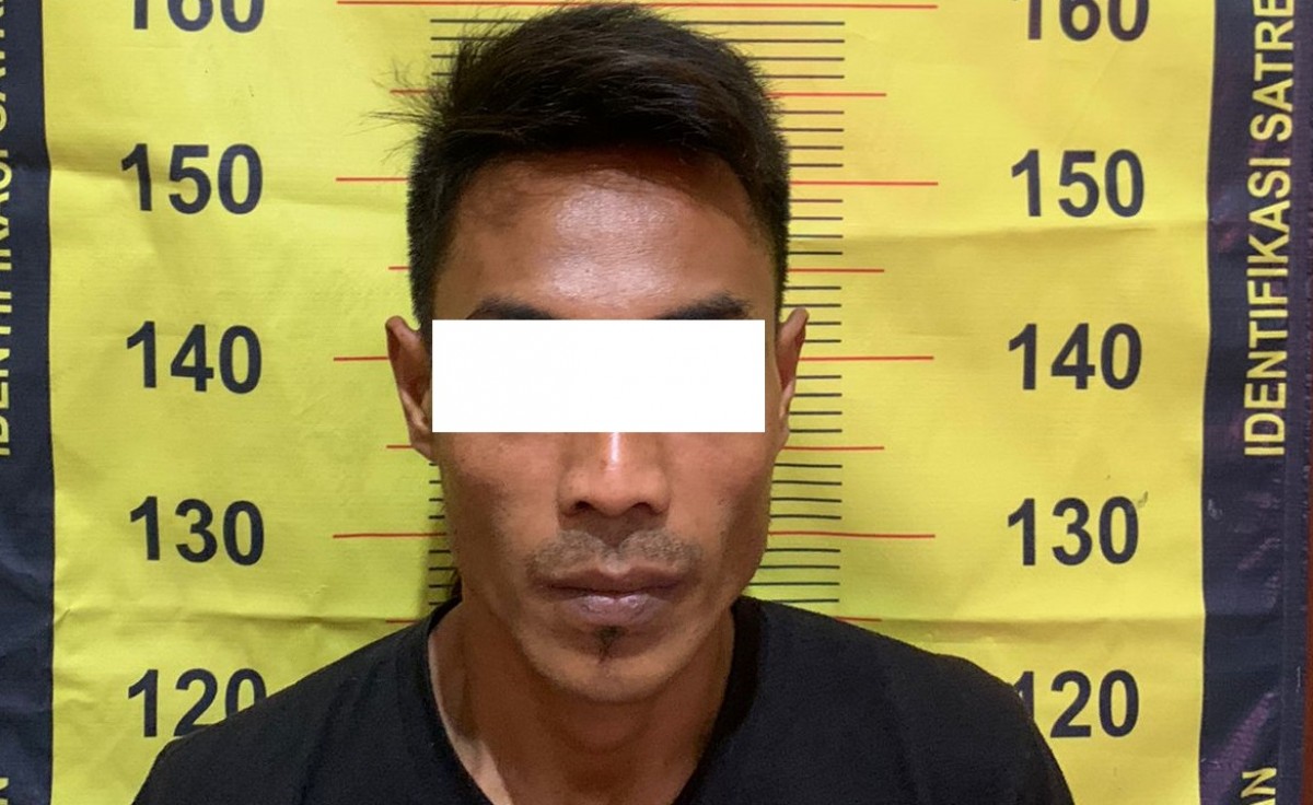 Tersangka pengedar sabu ditangkap polisi. (Foto: Satresnarkoba Polres Pasuruan)