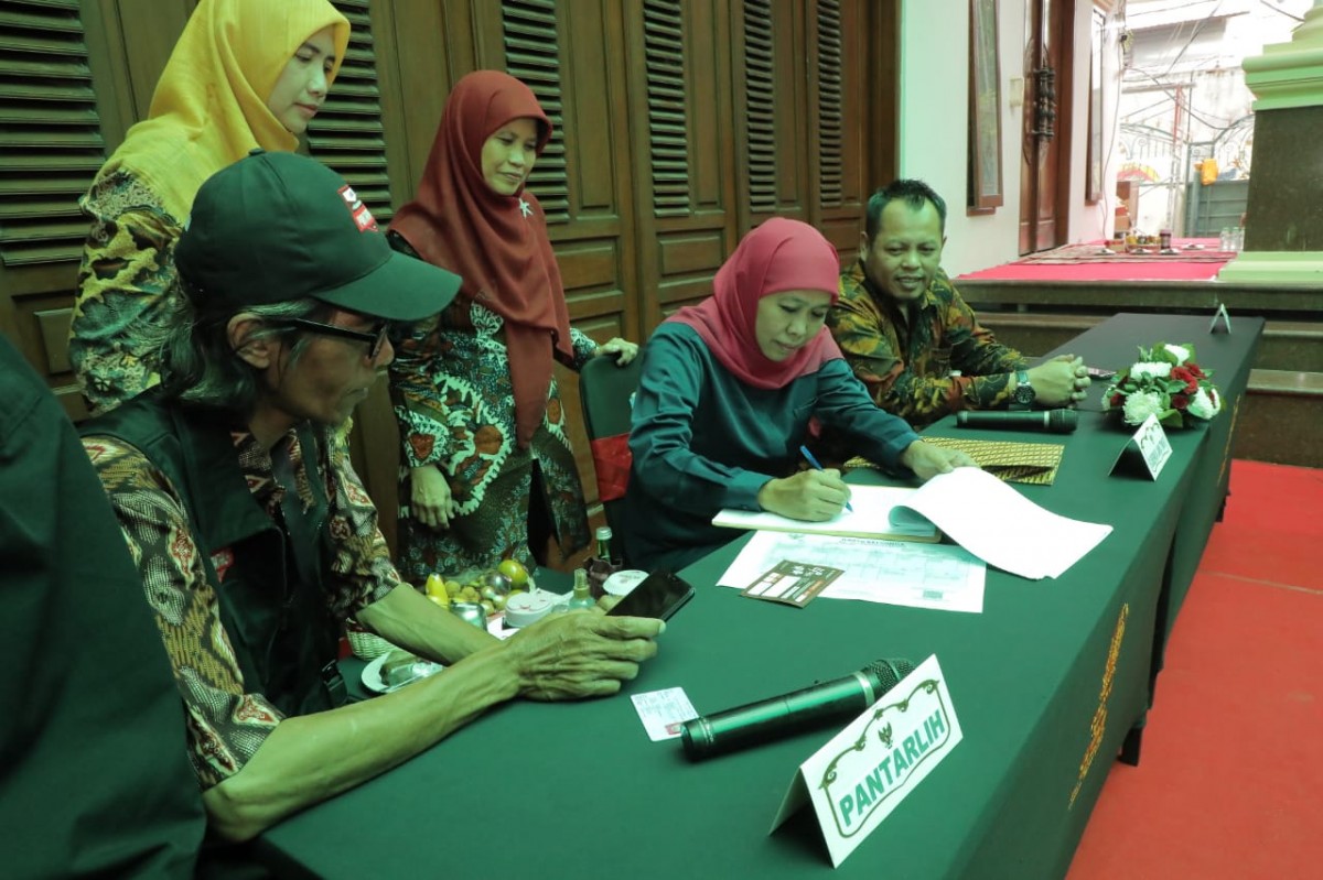 Proses coklit di kediaman Gubernur Jatim Khofifah Indar Parawansa di Surabaya (Foto: Humas Pemprov Jatim/jatimnow.com)