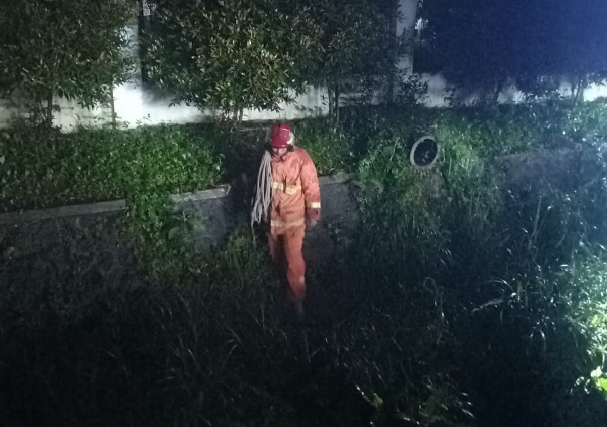 Proses pencarian korban. (Foto: Galih Rakasiwi/jatimnow.com)