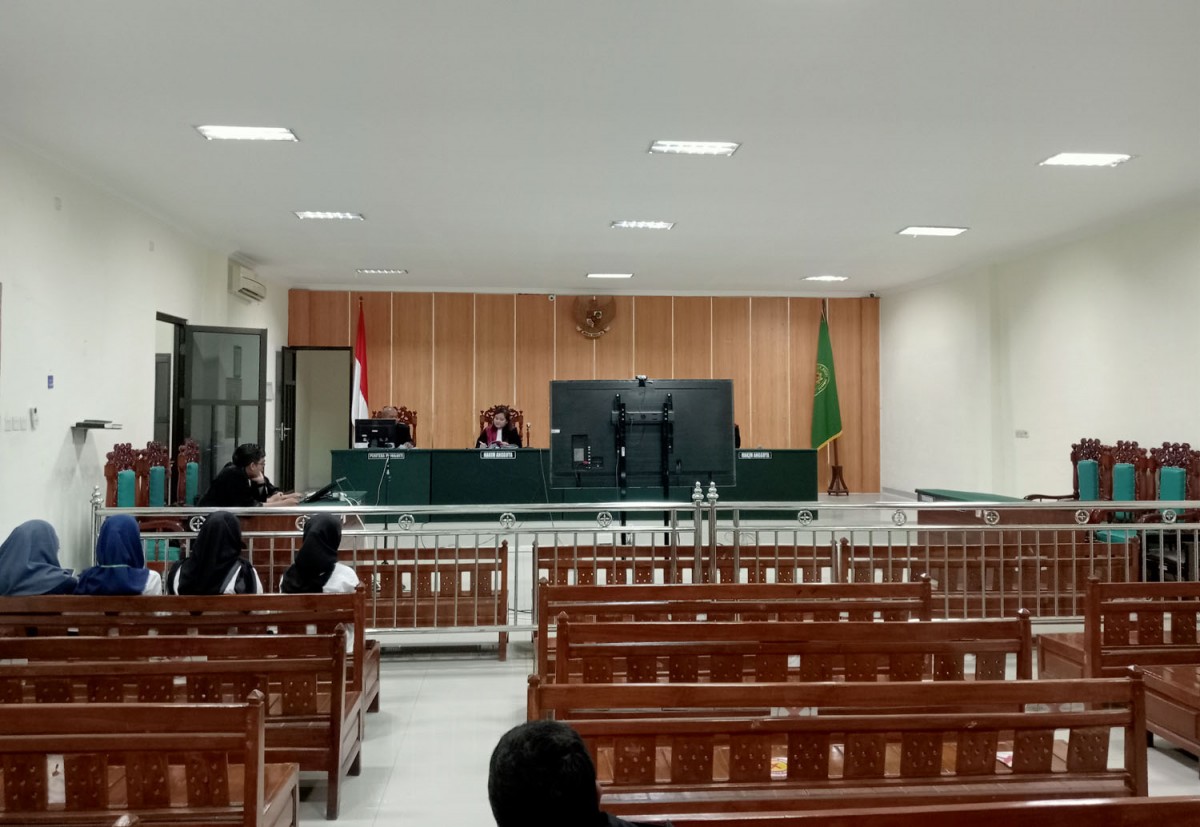 Sidang putusan perkara penipuan berkedok investasi pakan ternak yang melibatkan Aini, istri kades di Jombang (Foto: Elok Pribadi/jatimnow.com)