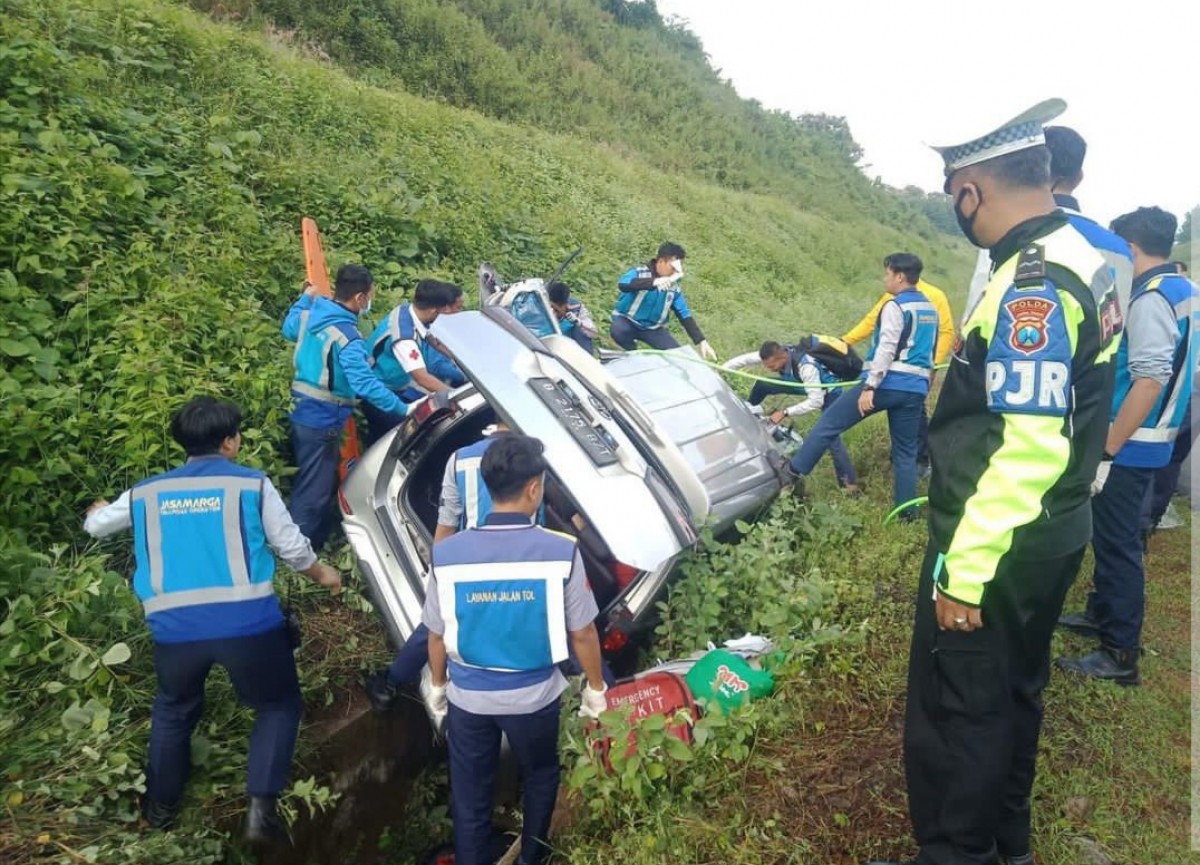 Innova Tabrak Truk, Website Diretas Judi Slot, Tanah Gerak di Trenggalek