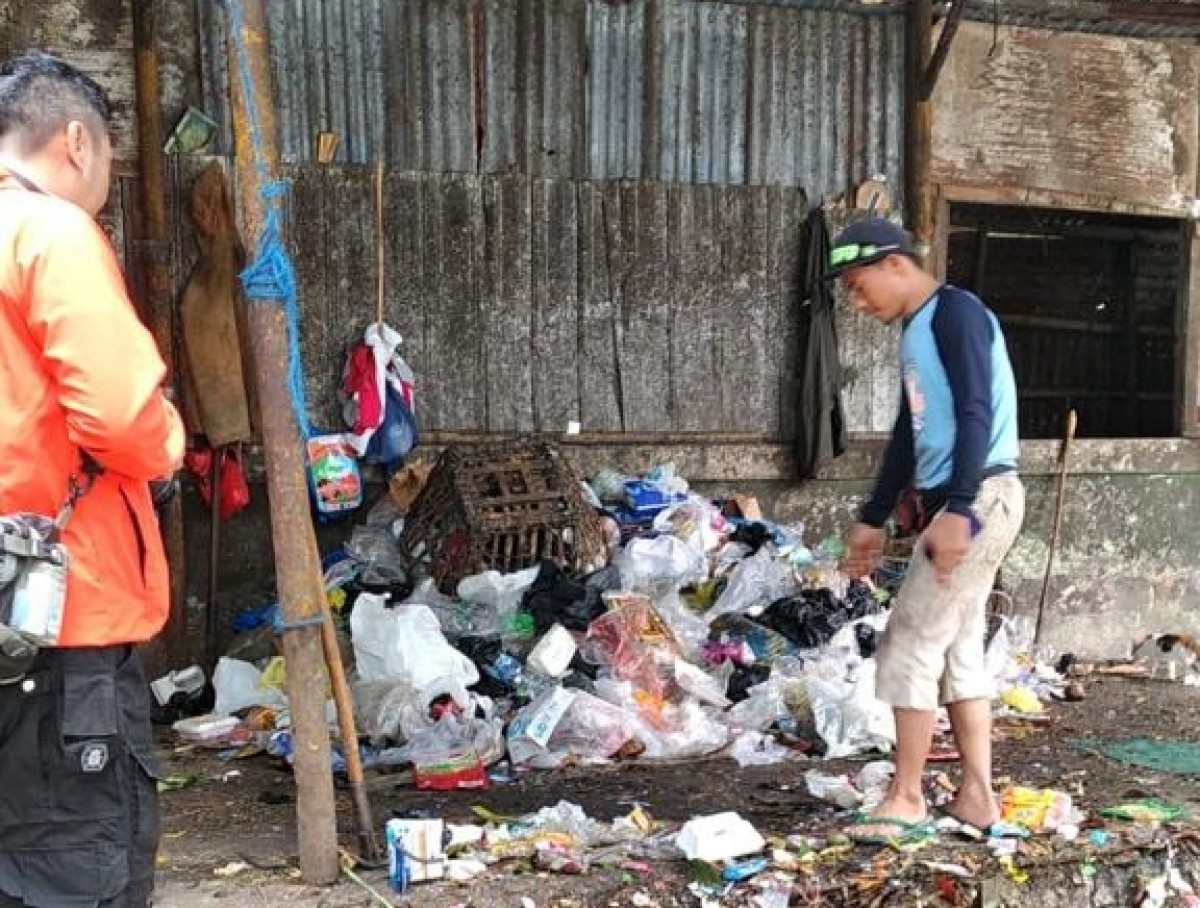 Penemuan granat nanas di TPS Kasin, Klojen, Kota Malang (Foto: Polsek Klojen)