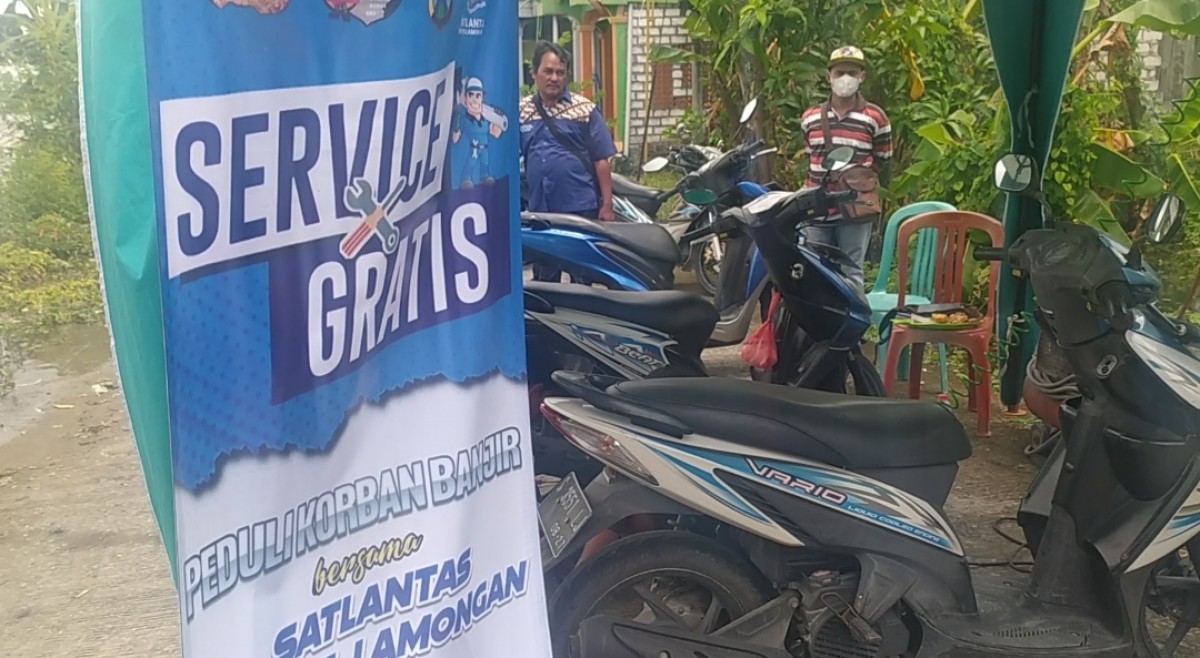 Baksos Polres Lamongan di Desa Morocalan, Kecamatan Glagah disambut antusias warga. (Foto: Adyad Ammy Iffansah/jatimnow.com)