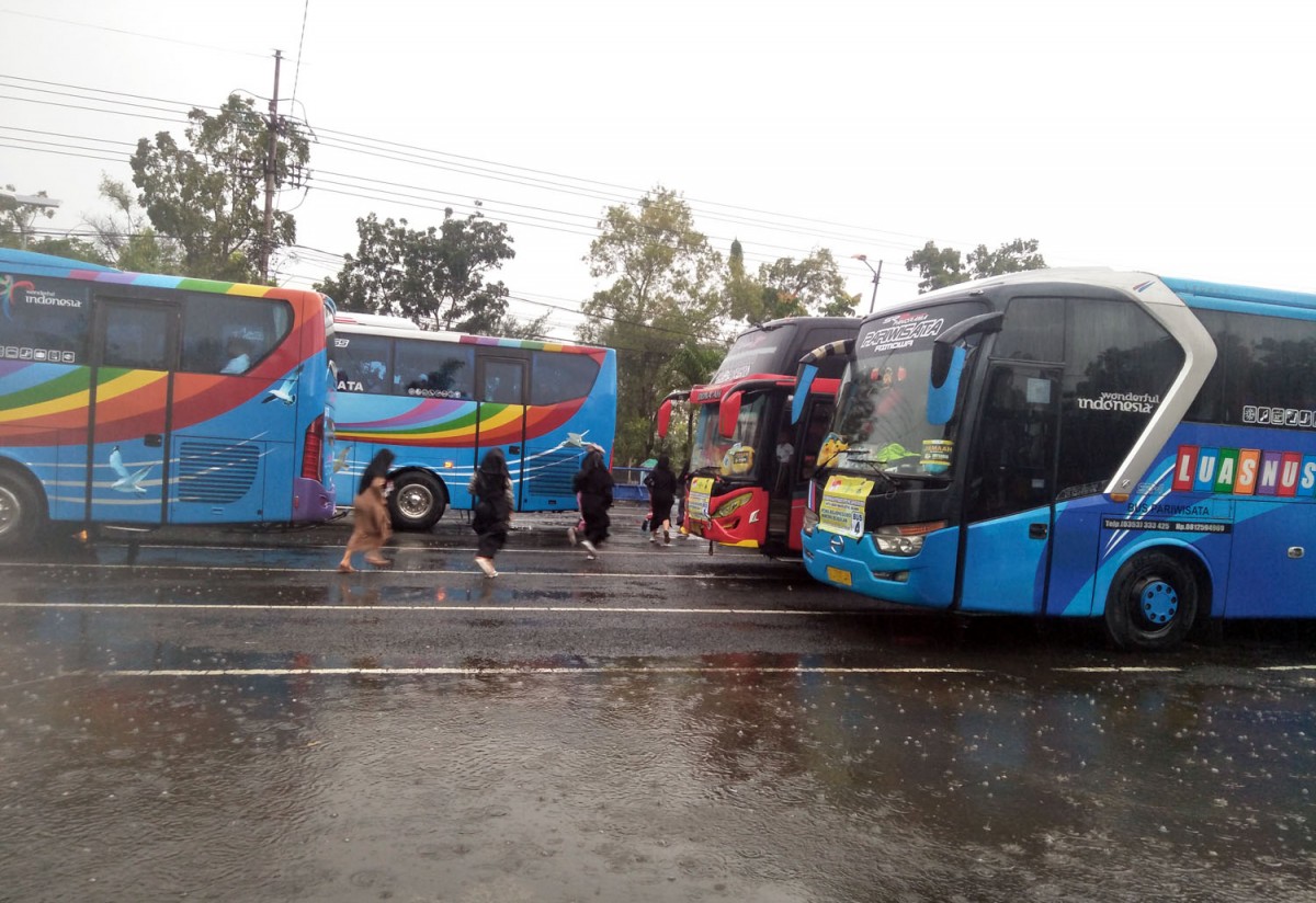 Suasana pemberangkatan warga nahdiyin Bojonegoro ke lokasi acara 1 Abad NU di Sidoarjo (Foto: Misbahul Munir/jatimnow.com)