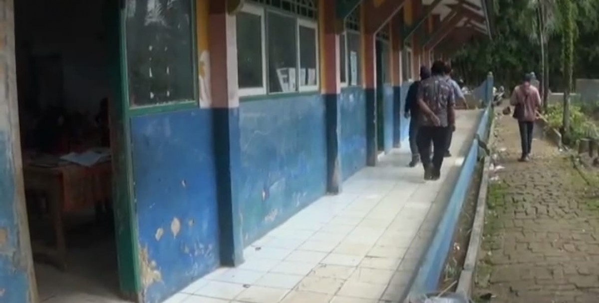 Kondisi SDN 1 Jaah Kabupaten Bangkalan yang serba minim. (foto: Taufik for jatimnow.com)