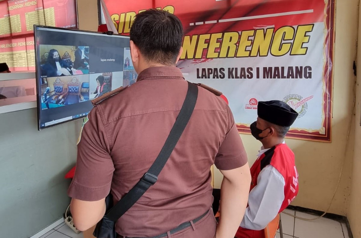 Mahasiswa asal Lamongan saat menjalani sidang vonis (Foto: Kejari Kota Batu)