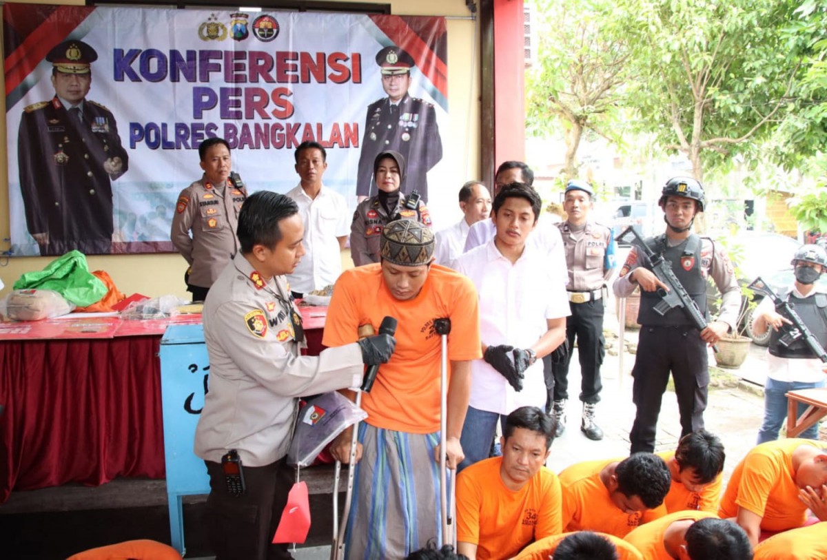 Polres Bangkalan memamerkan hasil ungkap kasus kriminal sepanjang Januari 2023 (Foto: Humas Polres Bangkalan)