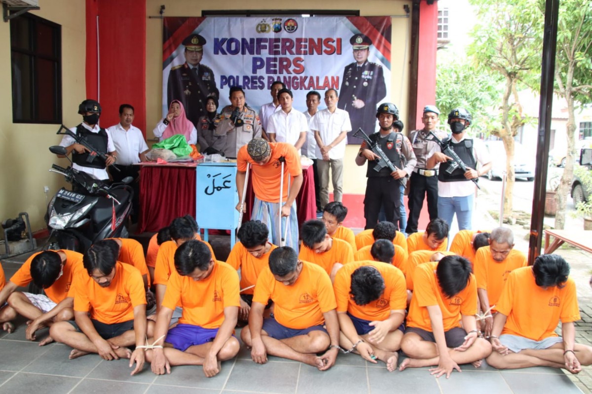 Pelaku penyalahgunaan narkoba saat dirilis di Mapolres Bangkalan. (foto: Polres Bangkalan for jatimnow.com)