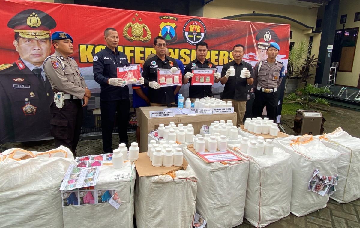 Gudang Penyimpanan Narkoba dan Jutaan Butir Pil Koplo di Kediri Digerebek