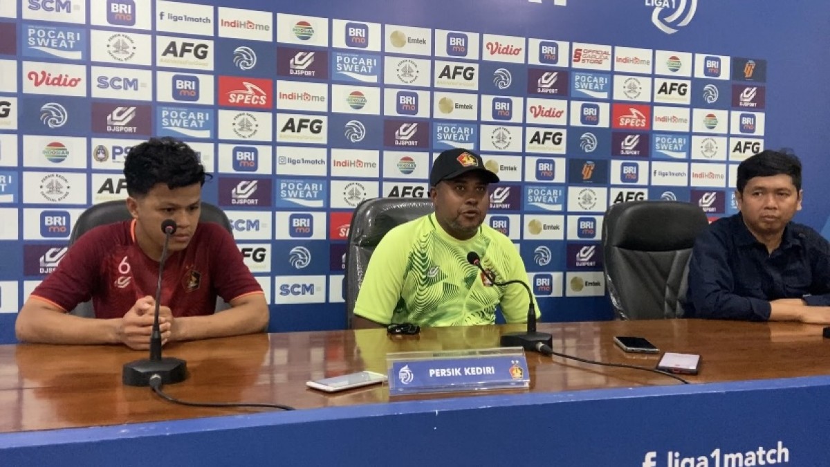 Pelatih Persik Divaldo Alves dalam sesi prematch conference jelang Persik Vs PSIS. (foto : Yanuar Dedy/jatimnow.com)