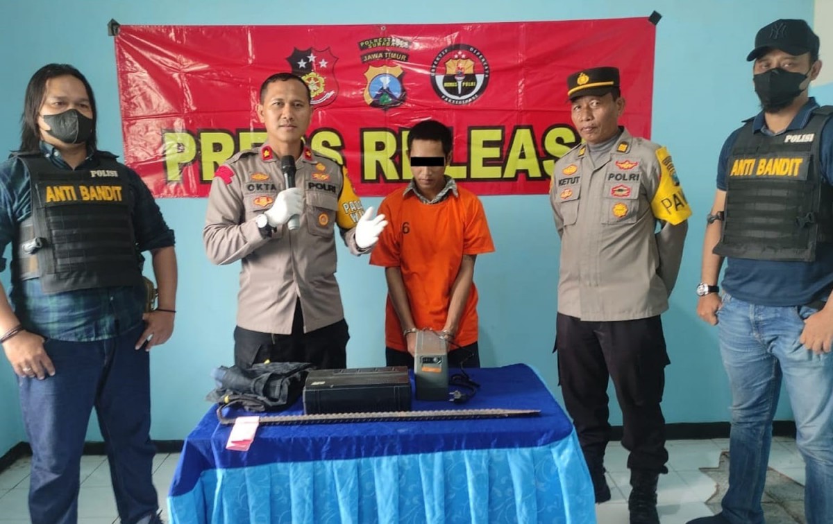 Pembobol minimarket diamankan di Mapolsek Tenggilis, Surabaya (Foto: Polsek Tenggilis for jatimnow.com)