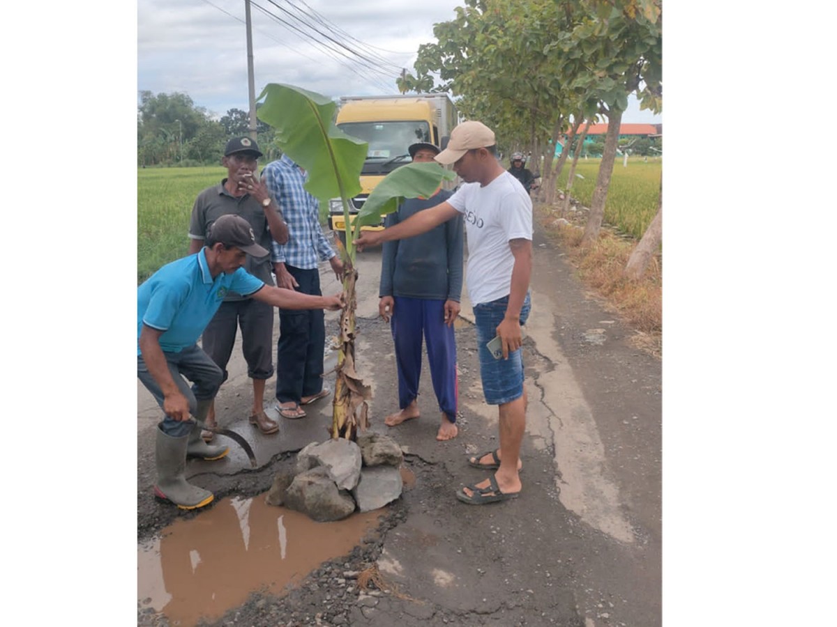 Potret jalan rusak dan berlubang di beberapa lokasi di Sidoarjo (Foto-foto: Zainul Fajar/jatimnow.com)