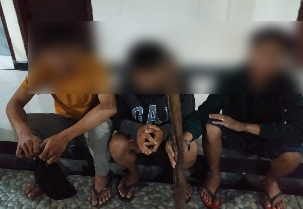Tiga remaja yang diduga hendak tawuran diamankan di Mapolsek Sukolilo, Surabaya
