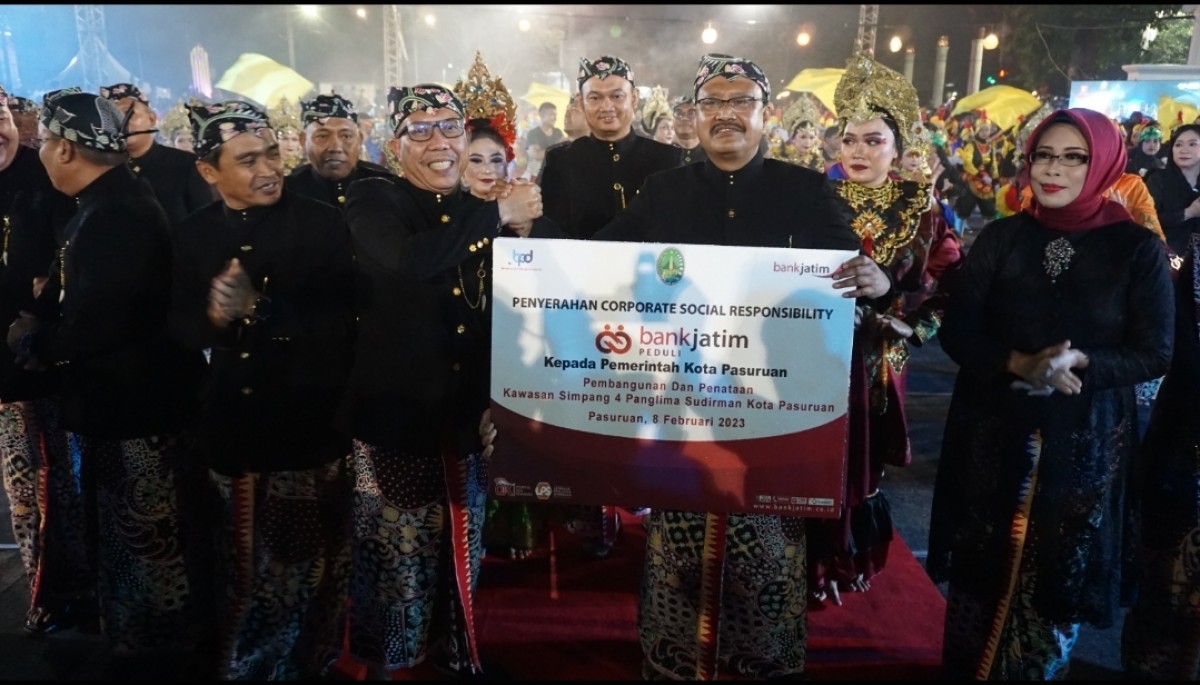 Penyerahan CSR Bank Jatim ke Pemkot Pasuruan. (Foto: Bank Jatim/jatimnow.com)