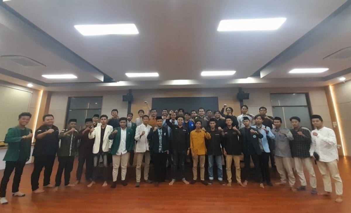 Pernyataan BEM se-Madura mendukung reaktivasi jalur kereta di Madura. (Foto: Fandi for jatimnow.com)