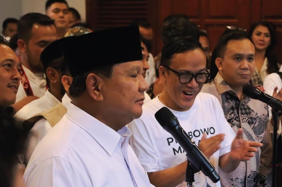 Prabowo Subianto (kiri) bersama Ketum Jokowi Mania (Joman) Immanuel Ebenezer (kanan) (dok Instagram @immanuelebenezer)