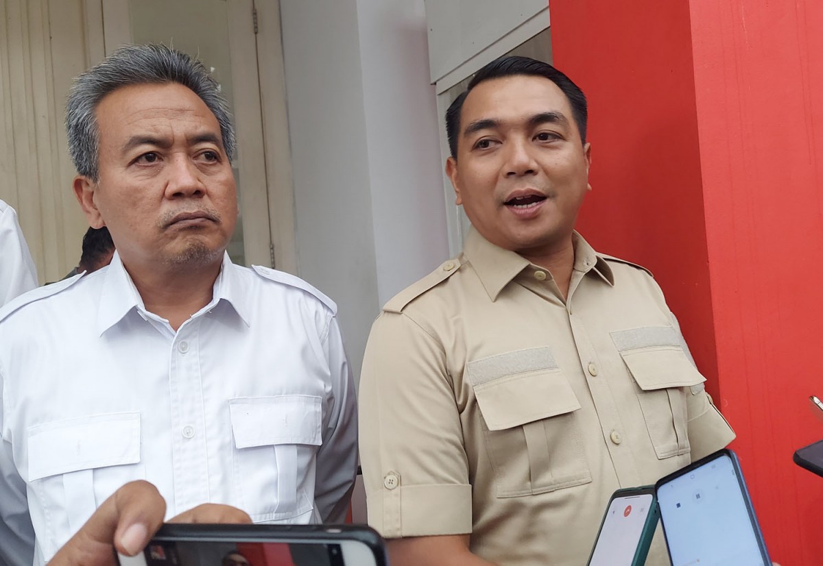 Sekretaris Gerindra Jatim, Kharisma Febriansyah (kanan) - (Foto: Ni'am Kurniawan/jatimnow.com)