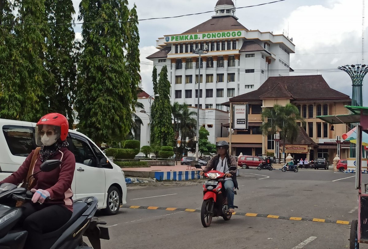 Cegah Balap Liar, Jalan Alun-alun Timur Ponorogo Dipasangi Speed Bump