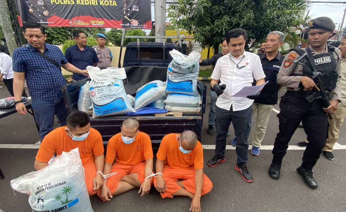 Peredaran Pupuk Ilegal di Kediri Dibongkar, Pedagang hingga Produsen Diamankan