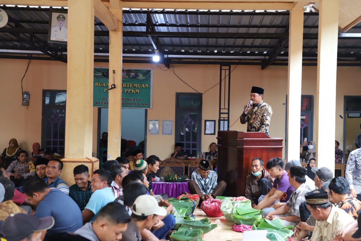 Wakil Bupati Jombang, Sumrambah saat menghadiri acara sedekah Desa Wonokerto, Kecamatan Wonosalam (Foto: Elok Aprianto/jatimnow.com)