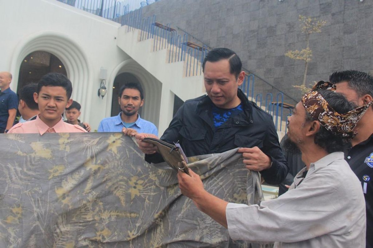 Ketua Umum Partai Demokrat Agus Harimurti Yudhoyono (AHY) menemui pemuda kreatif di Kota Malang. (Foto: Abdi for jatimnow.com)