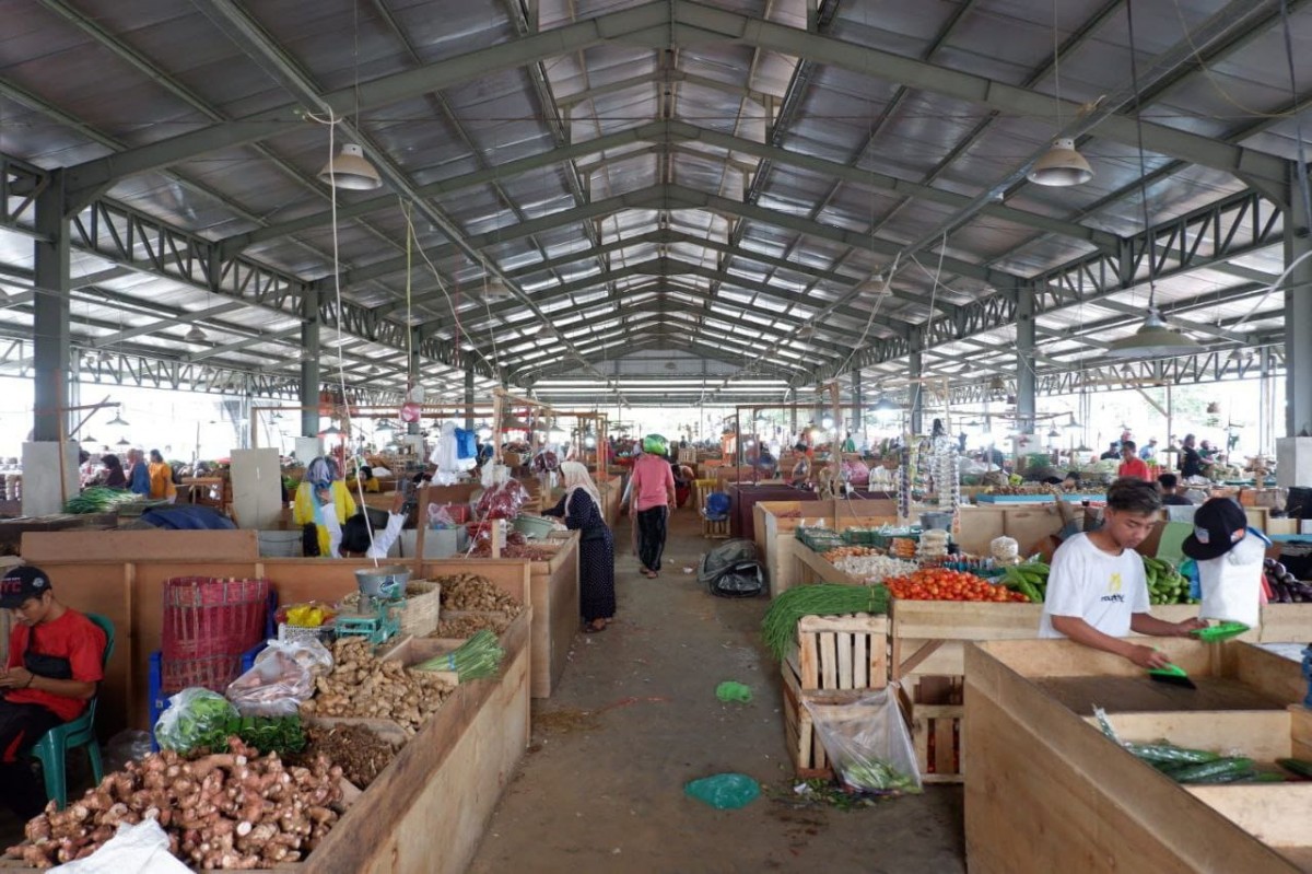 Aktivitas jual beli dan fasilitas yang ada di PISS. (Foto-foto: Fajar Mujianto)