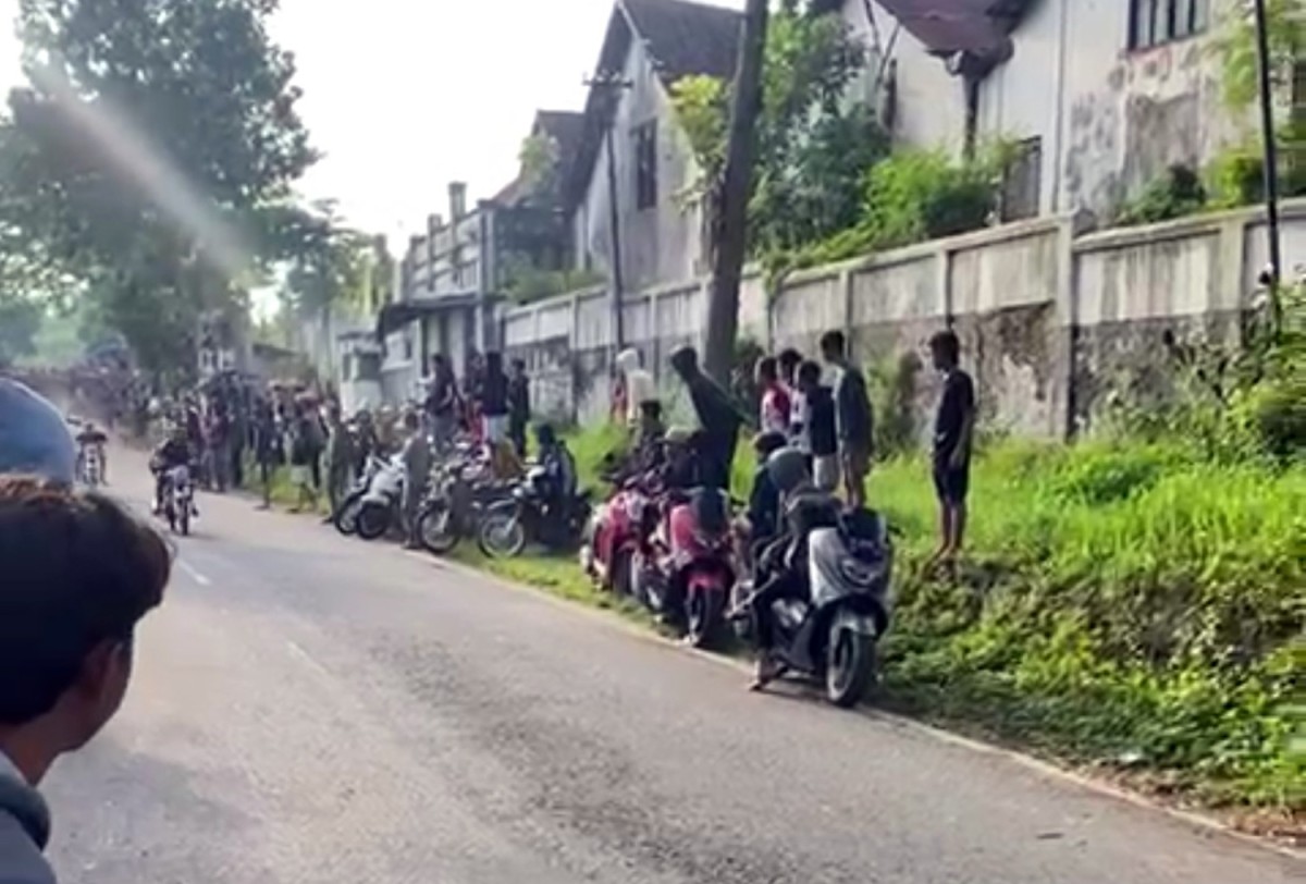 Balap liar di wilayah Gondang, Mojokerto sebelum dibubarkan polisi (Foto: Polsek Gondang for jatimnow.com)