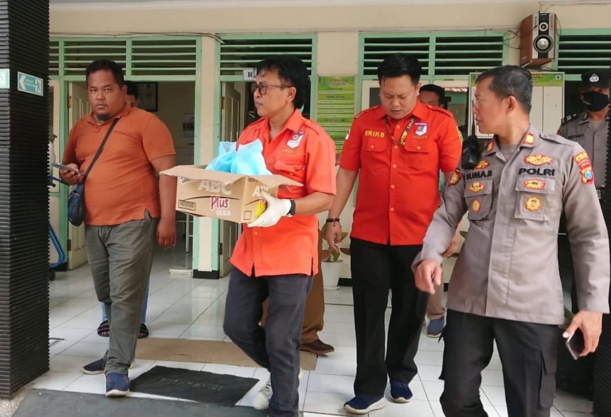 Bayi saat dibawa ke rumah sakit (Foto: Bramanta Pamungkas/jatimnow.com)