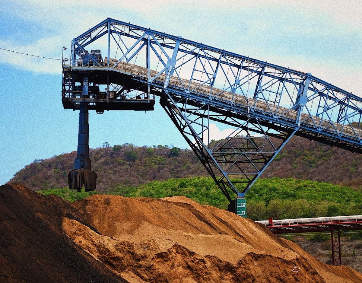 PLN NP telah memproduksi listrik dari energi bersih sebesar 140,42 sepanjang tahun 2022. (foto: PLN NP for jatimnow.com)