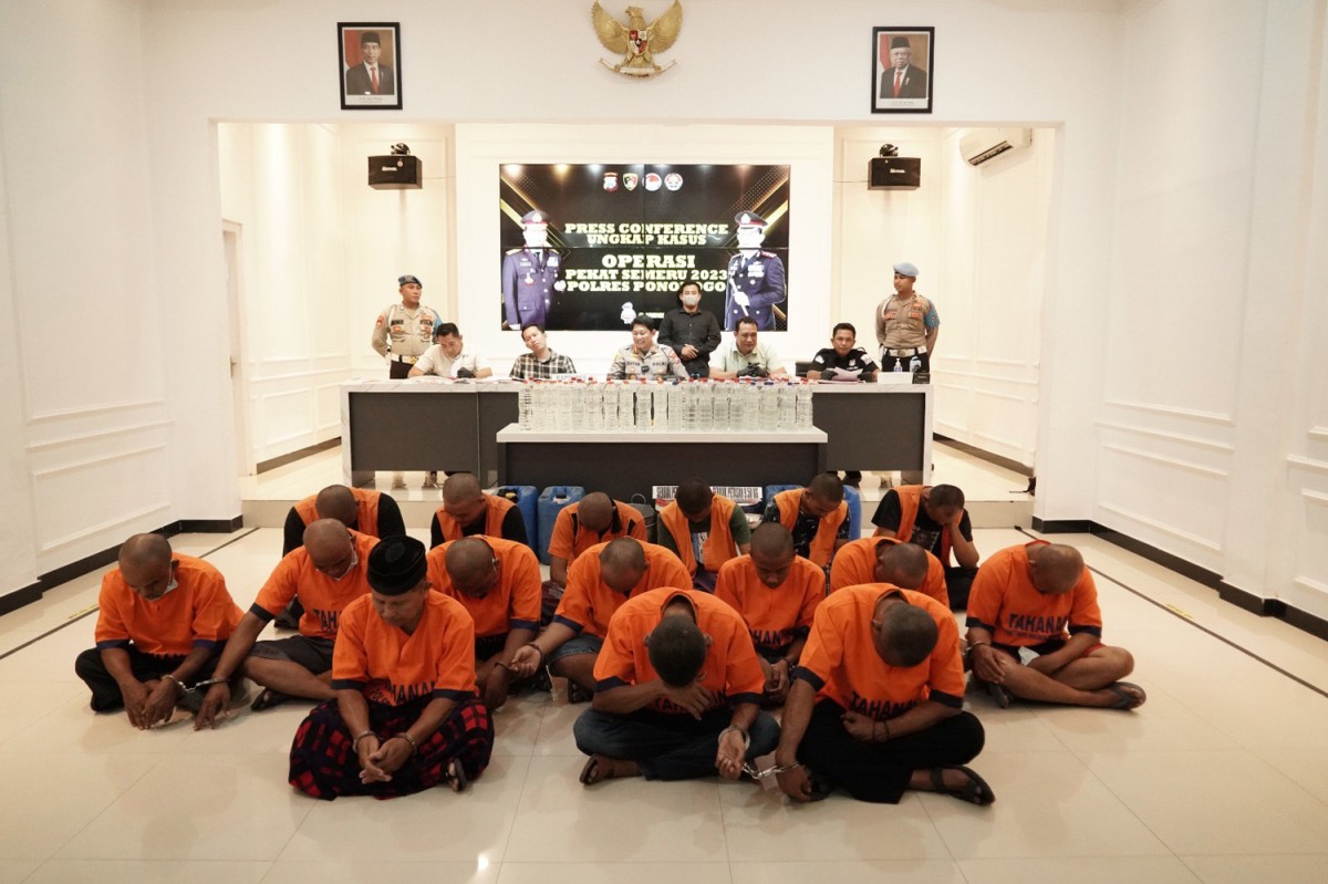 Polres Ponorogo memamerkan hasil ungkap kasus selama Operasi Pekat 2023 (Foto: Humas Polres Ponorogo)