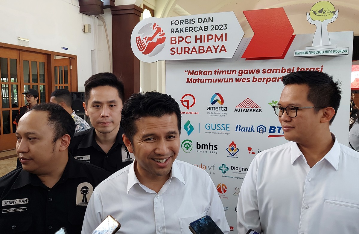 Wakil Gubernur Jatim Emil Dardak didampingi Ketua Kadin Surabaya, Ali Afandi. (foto: Ni'am Kurniawan/jatimnow.com)