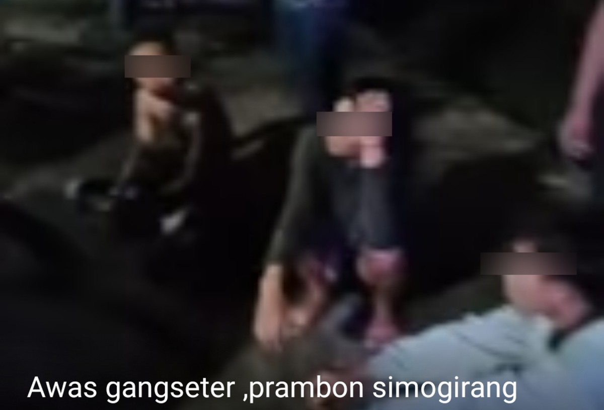 Tangkapan layar video viral empat remaja diduga gengster diamankan warga sidoarjo