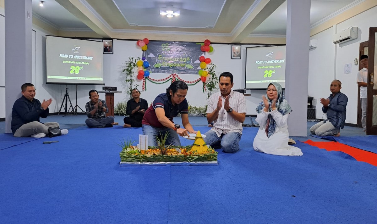 Anniversary ke-28, Grand Whiz Hotel Trawas Bagikan Sembako hingga Gelar Pelatihan