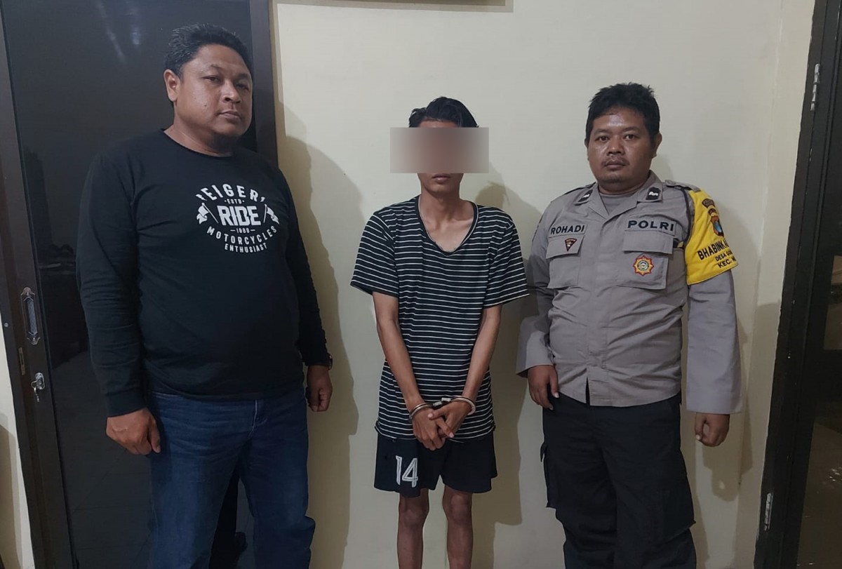 Pelaku saat diamankan di Polsek Ngasem (Foto: Polsek Ngasem/jatimnow.com)