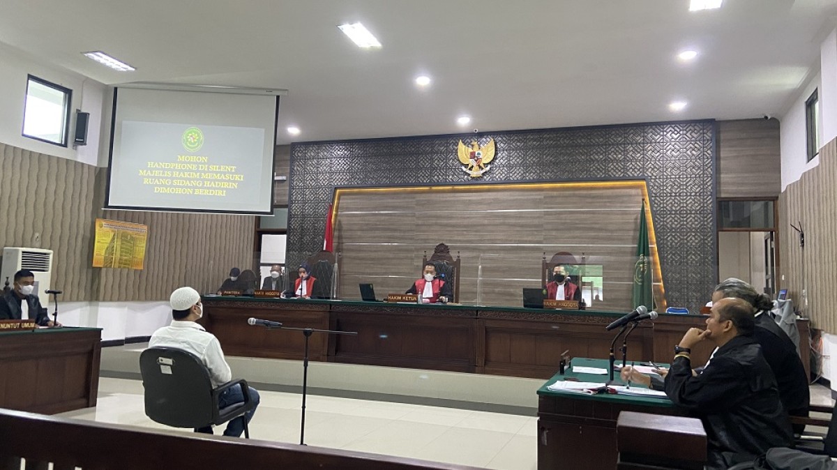 Sidang perdana kasus KDRT Ferry Irawan di Pengadilan Negeri Kediri. (Foto: Yanuar Dedy/jatimnow.com)