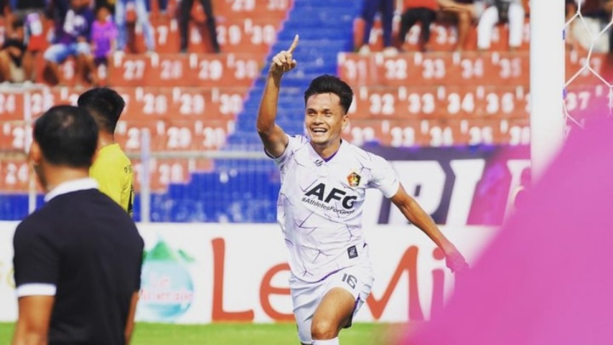 Bek Persik Hamra selebrasi usai mencetak gol ke gawang Barito Putera. (Foto : Instagram Hamra/jatimnow.com)