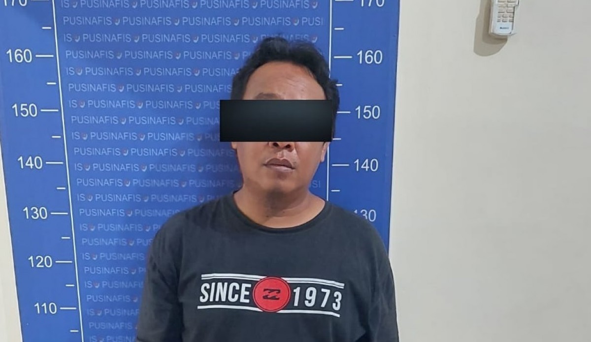 Pelaku pengepul judi togel. (Foto : Polsek Mojoroto/jatimnow.com)