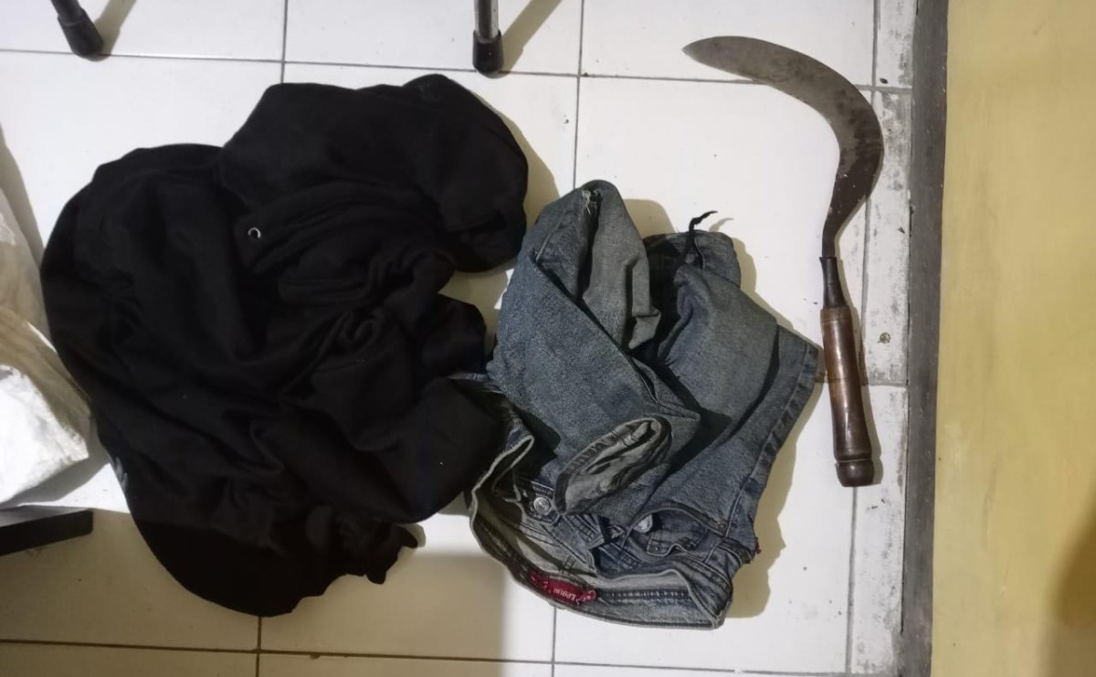 Aksi Bocah-bocah Bawa Celurit di Kediri Bobol Toko Kelontong, Rusak CCTV Masuk Lewat Atap